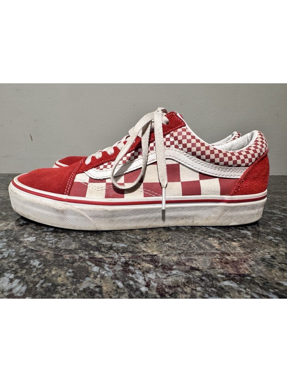 VANS Old Skool Men’s Low Top Lace-Up Athletic Sneaker Red/White Checkerboard
